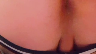 joue avec mon petit cul