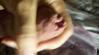 Возбужденный большой член кончает