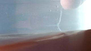 オナニーして水中にどぴゅどぴゅ射精してみた　水中に大量射精