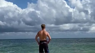 Hot mucsle stud on the beach naked 