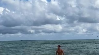 Hot mucsle stud on the beach naked 