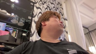 ホテルでピザが頼めるらしいので注文してみた。