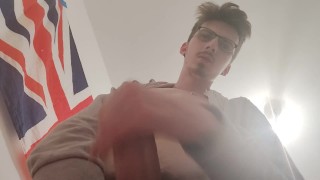 Je me branle avec ma grosse bite