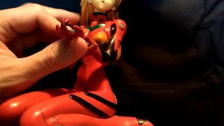 プラグスーツのアスカラングレーフィギュアに大量ぶっかけ顔発射オナニー【新世紀エヴァンゲリオン】