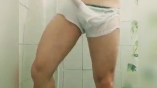 Mrgreycwb no banho com cueca branca