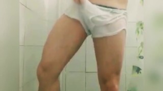 Mrgreycwb no banho com cueca branca