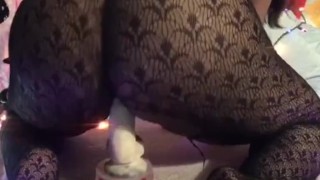 Bouncing big chocolate ass on white dildo