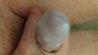 Обоссал себя и дрочу. Яйцо для дрочки в ванной. Кончил в яйцо и вылил сперму на живот!