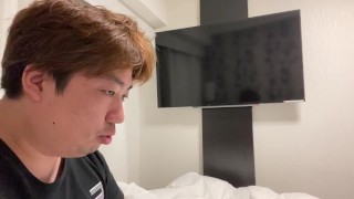 日本初のグローバルサービスがないことについて語っている男