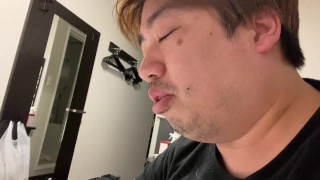 人工知能について話し始める男
