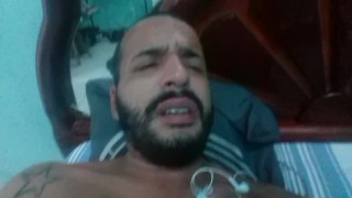 Gozando na punheta e falando putaria