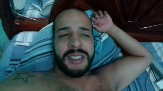 Gozando na punheta e falando putaria