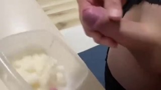 下半身女装のオナニー　冷凍ザーメン　ぶっかけ