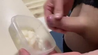下半身女装のオナニー　冷凍ザーメン　ぶっかけ