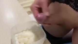 下半身女装のオナニー　冷凍ザーメン　ぶっかけ