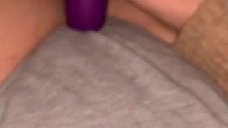 Mi masturbo con un vibratore 