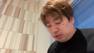 朝ごはんの予定を説明する男
