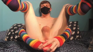 Twink stretches out gaping hole