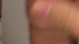 Парень сладко дрочит и обильно кончает
