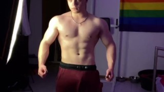 18 year old bodybuilder flexing muscles at home (4K)