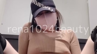 ノーパンノーブラお散歩のあとガマンできずに駅の公衆トイレでオナニー♡