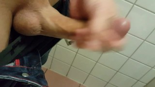 Quick Cum in Public