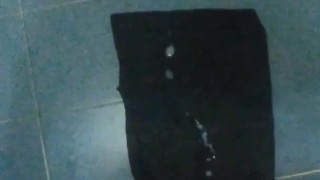 Cumshot in slowmotion