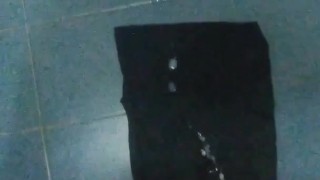 Cumshot in slowmotion