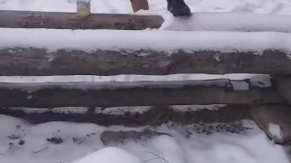 парня спалили за дрочкой в лесу