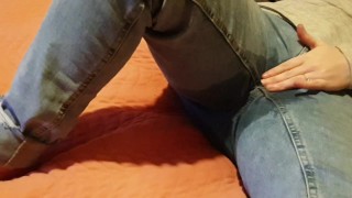 ⭐ Chilling in my pissy jeans watching TV. I couldnt hold it and peed myself before filming!