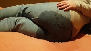 ⭐ Chilling in my pissy jeans watching TV. I couldnt hold it and peed myself before filming!