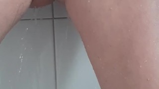 Shaving pussy