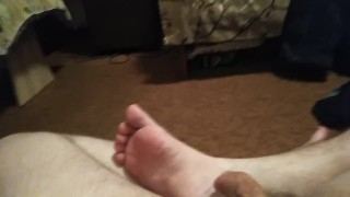 Сосет сам себе дрочит ногами лижет ноги self suck autofellatio self footjob