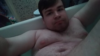 Артем сосет сам себе дрочит ногами лижет ноги в ванной self suck autofellatio self footjob