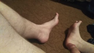Артем сосет сам себе дрочит ногами лижет ноги self suck autofellatio self footjob