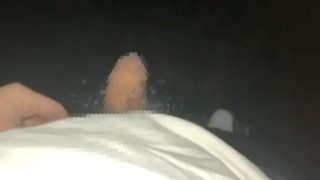 夜の公園で露出立ちション！ベンチの上からいっぱい放尿しちゃいます。