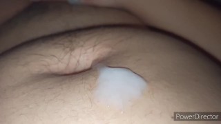 Masturbandome en la cama de noche
