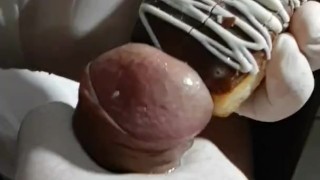 Cumming and filling an Éclair