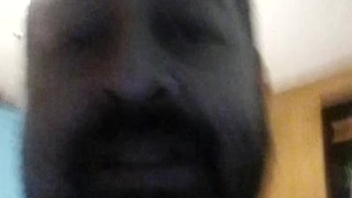 Fatboy chugging gainer shake made with melted ice cream (in Spanish)