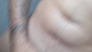 Se exibindo no banho