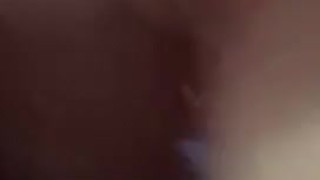 Ma coloc me rejoins pour baiser en levrette créampie