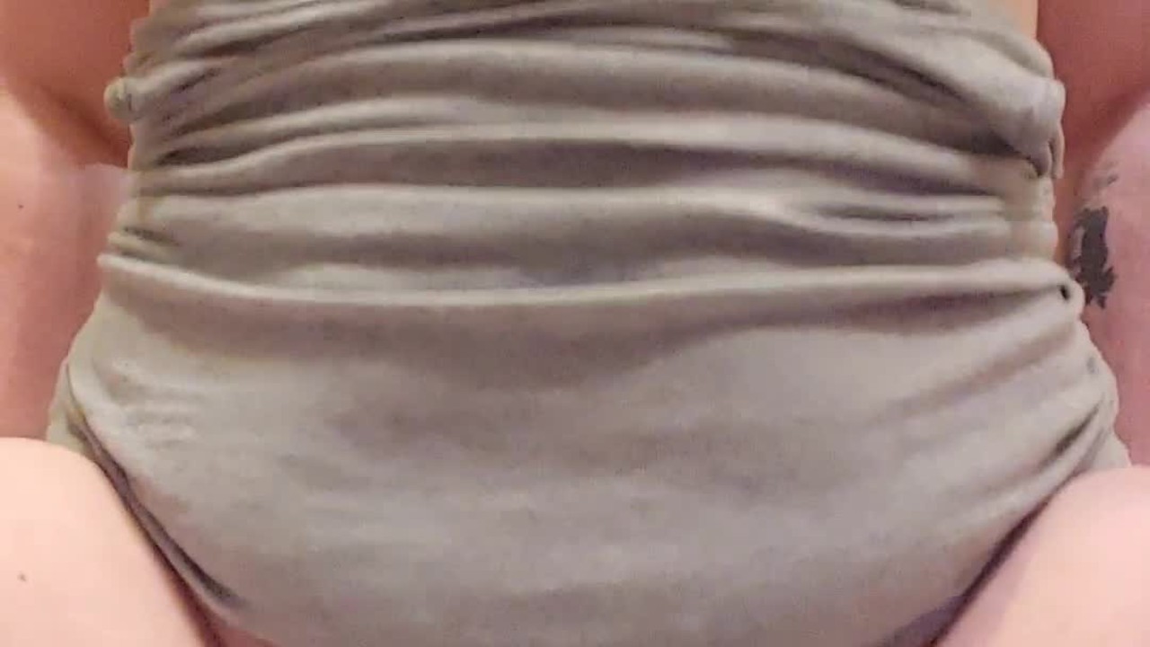 Real amateur squirting. PAWG fucking her dildo rough. Curvy MILF moaning as  she orgasms. - Video Porno Gratis - YouPorn