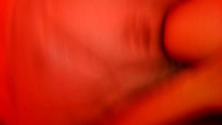 Chupo y cabalgo una polla muy grande en una habitación muy lujuriosa y grito muy fuerte como una put