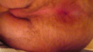 j'enfonce mon plug anal L multicolor dans mon petit anus