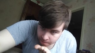 Артем сам себе лижет ноги self suck autofellatio self footjob