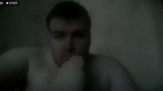 Артем сам себе лижет ноги на трансляции self suck autofellatio self footjob