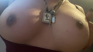 Gisselle Ochmann nos enseña las enormes tetas. 