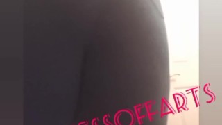 Ebony bubbly jean fart