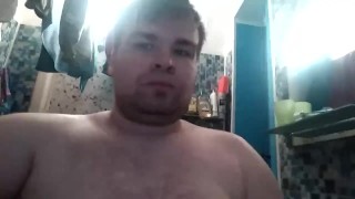 Артем дрочит ногами сам себе в воде self suck autofellatio self footjob