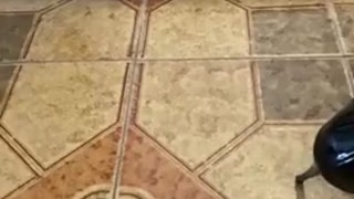 Godo con un vibratore nella figa mi mastrubo allo specchio
